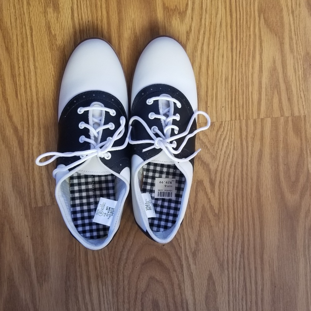 NWT predictions 50s style loafer size 6